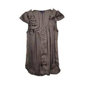 Gap cap sleeved blouse with buttons and ruffle